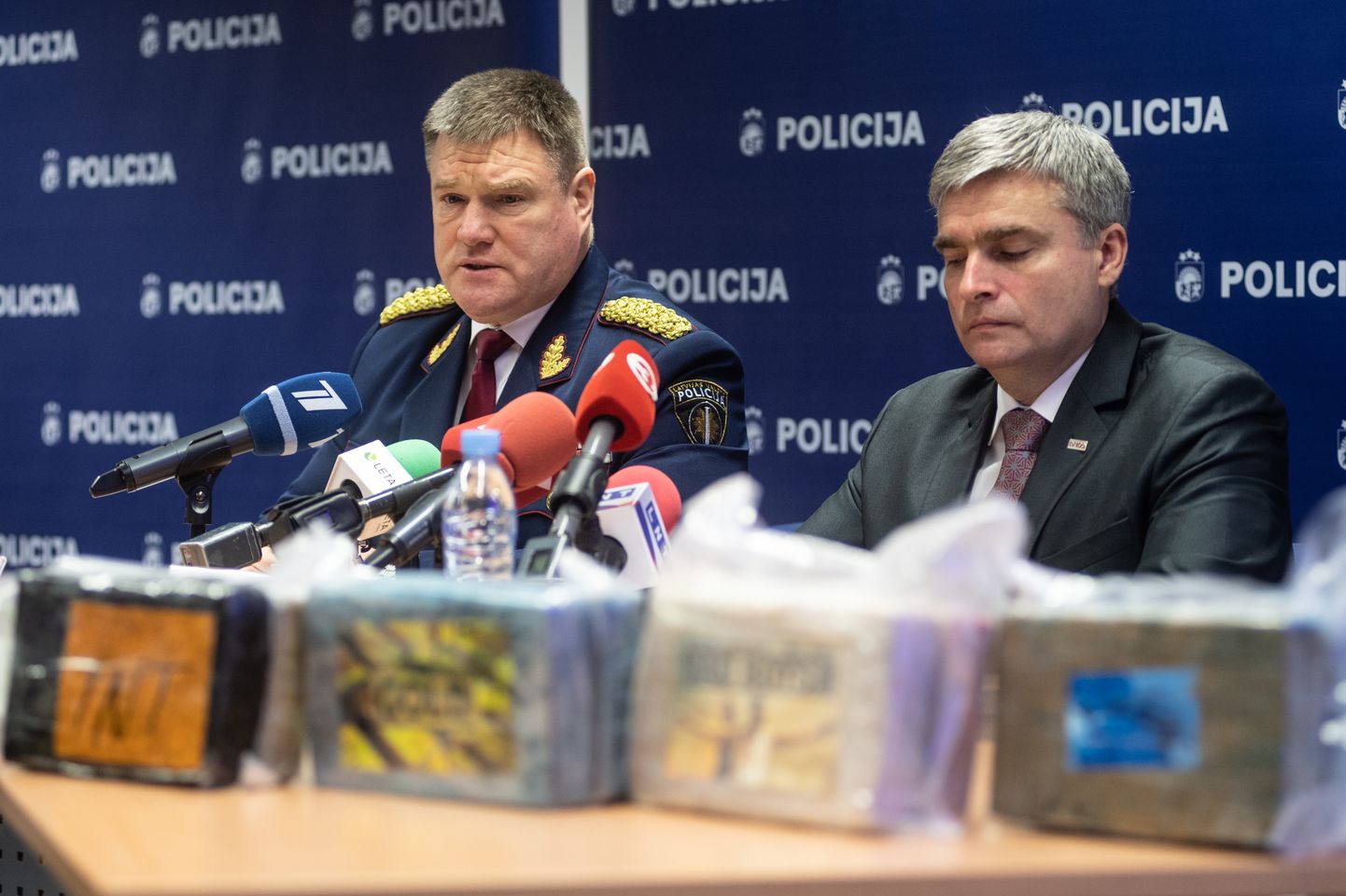 Foto: Policija informē par līdz šim lielāko kokaīna kravu Latvijā