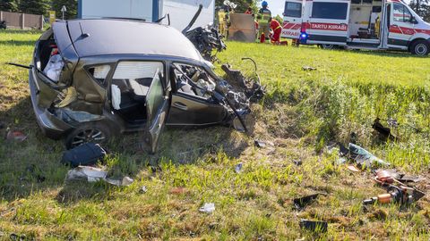 Rongi ja auto kokkupõrke põhjustas autojuhi tähelepanematus