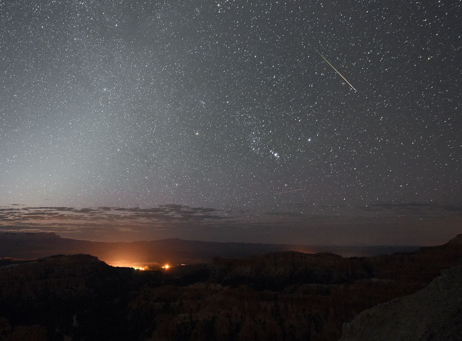 Perseiidide meteoorivool nähtuna Utah Bryce Canyoni rahvuspargis