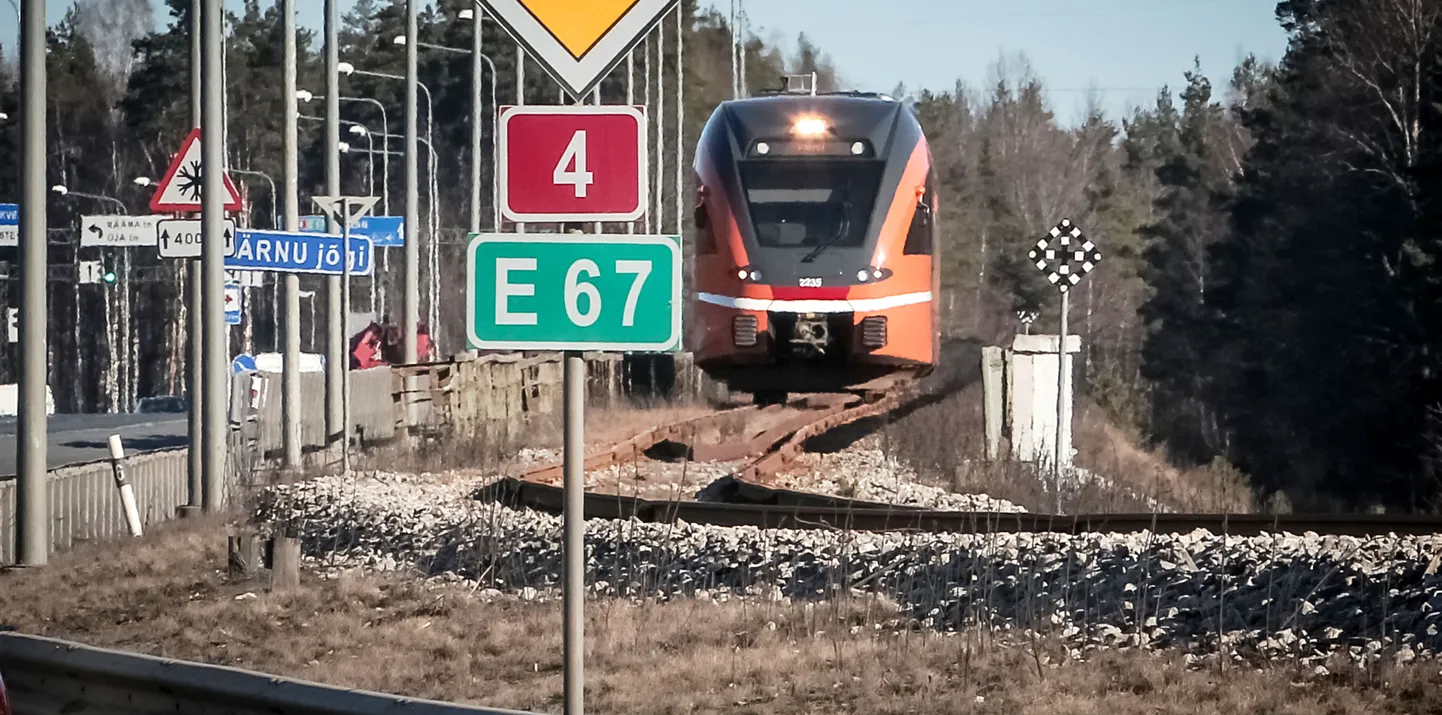 Valitsus otsustas lõpetada 2019. aastast raudteeliikluse Lelle-Pärnu lõigul ja seega peatada reisirongiliikluse Pärnuga Rail Balticu valmimiseni.