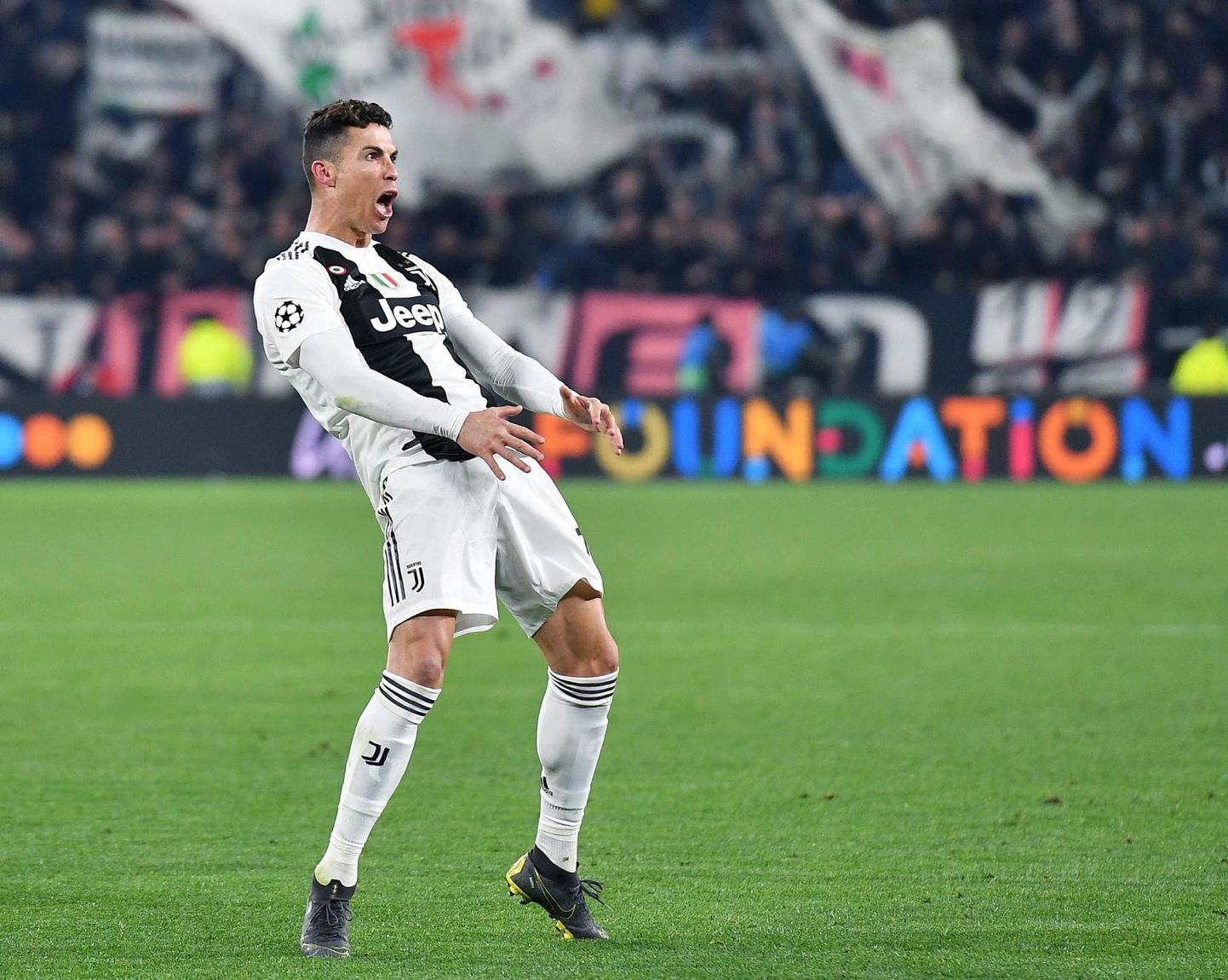 Cristiano Ronaldo diego-simeonelik väravatähistus. 