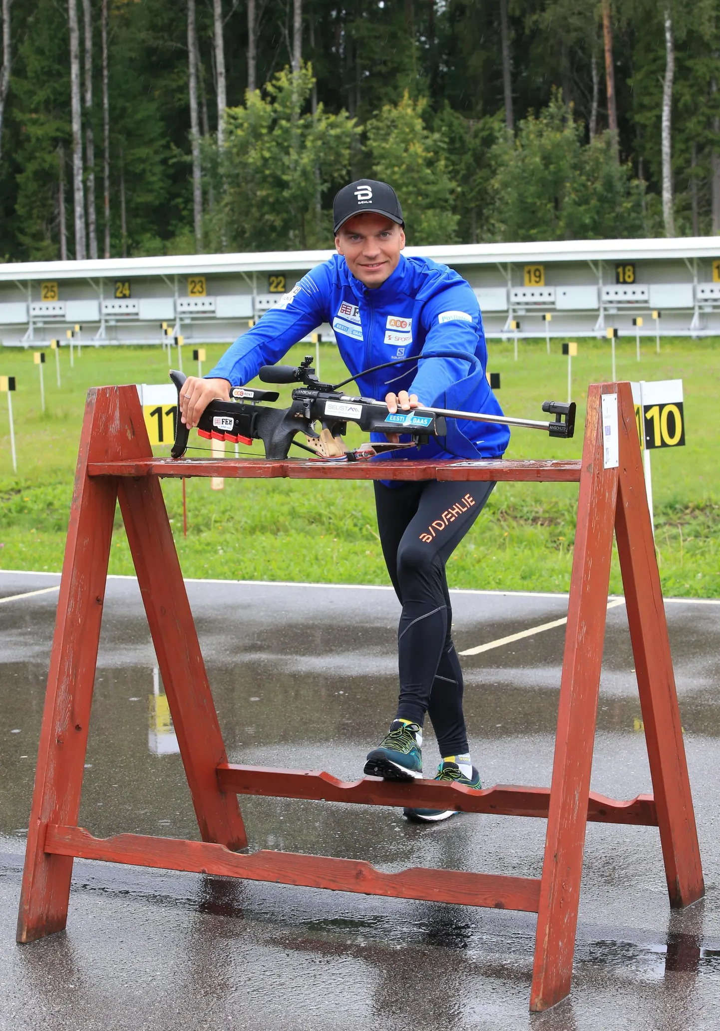 Raido Ränkel lõppenud hooaja eel Haanja suusakeskuse lasketiirus.