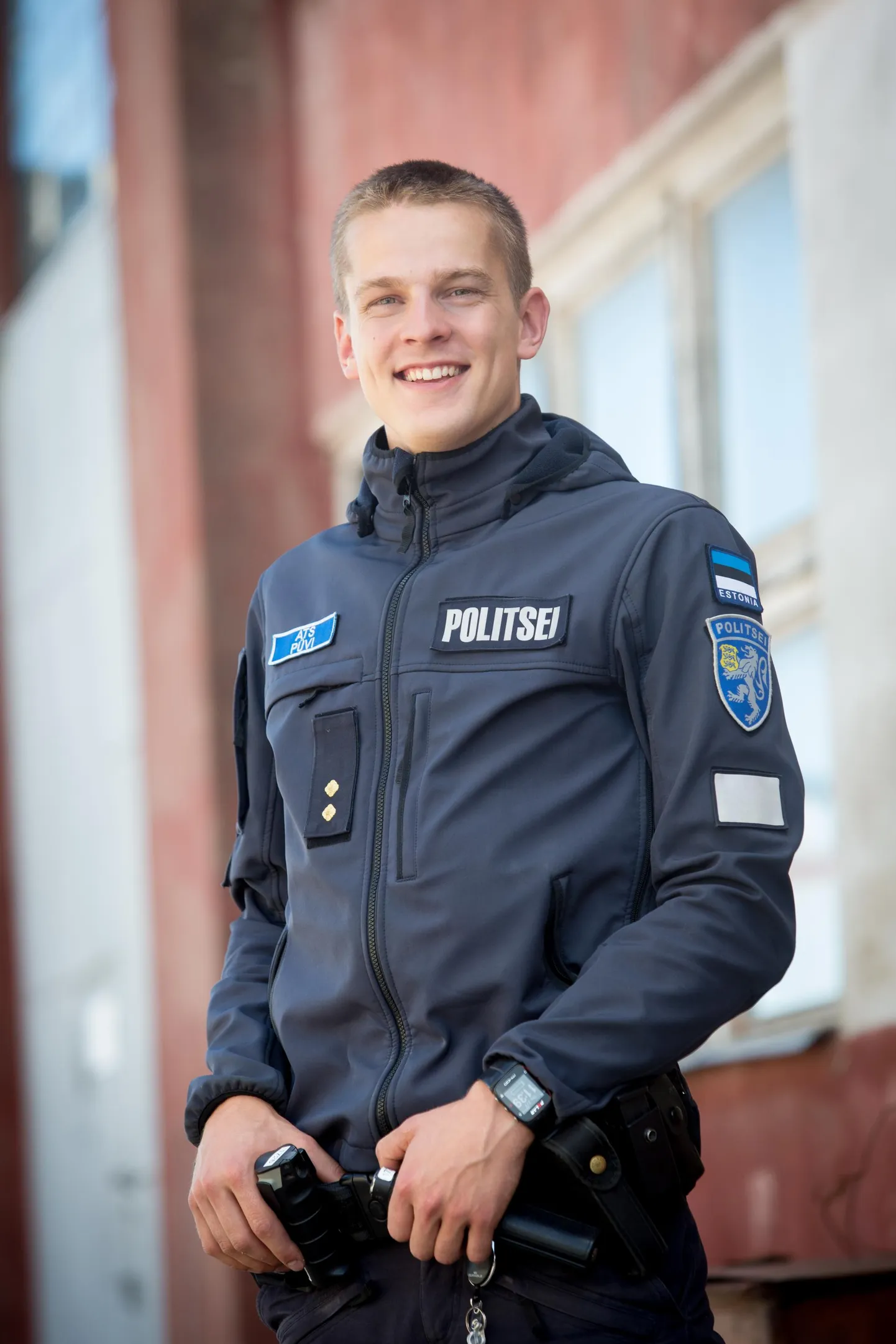 Kagu politseijaoskonna Valga patrullpolitseinik Ats Püvi nendib, et töö piirilinnas toob kaasa lisaülesandeid, mida teistes piirkondades pole.