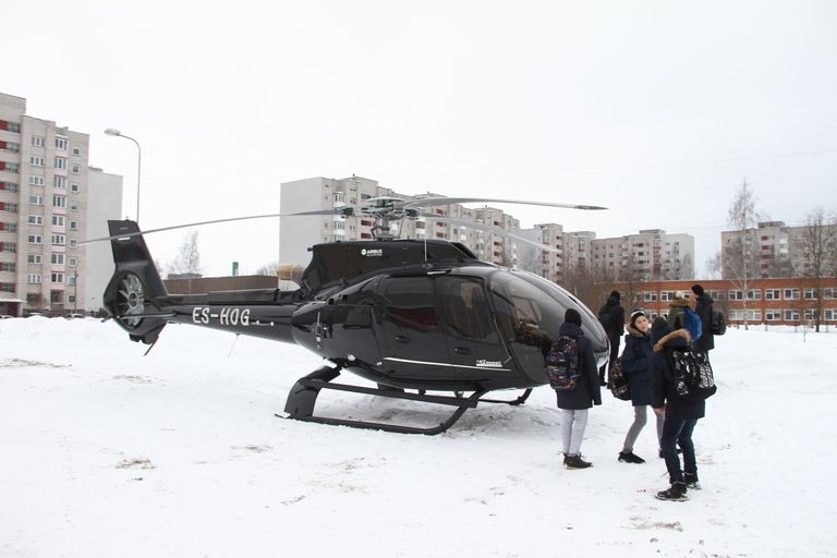 Олег Гроссь прилетел в Нарву по своим делам на вертолете.