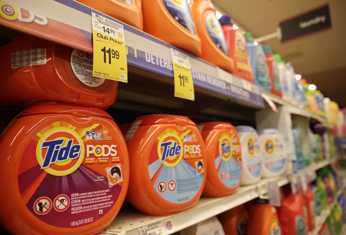 Tide detergent pods from Procter & Gamble are seen at a grocery store in Wheaton, Maryland, in this file photo taken February 13, 2015. Procter & Gamble, the world's largest consumer products maker, reported its sixth straight fall in quarterly sales, as the stronger dollar continued to weigh on the value of sales from overseas markets.     REUTERS/Gary Cameron/Files
