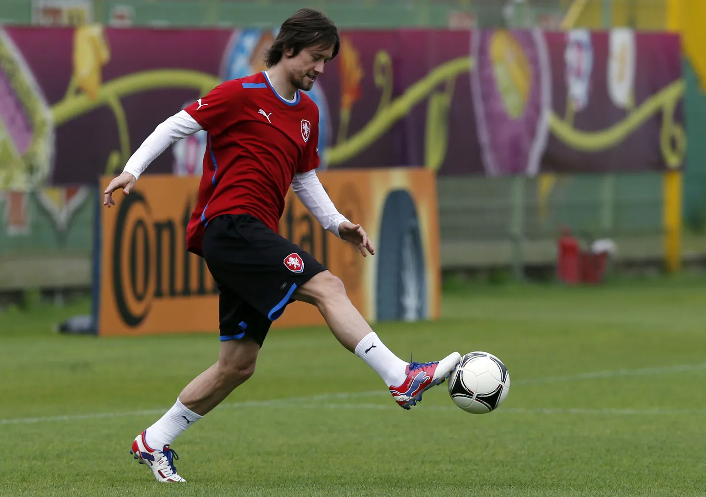 Tšehhide poolkaitsja Tomas Rosicky tegi tänase treeningu kaasa.