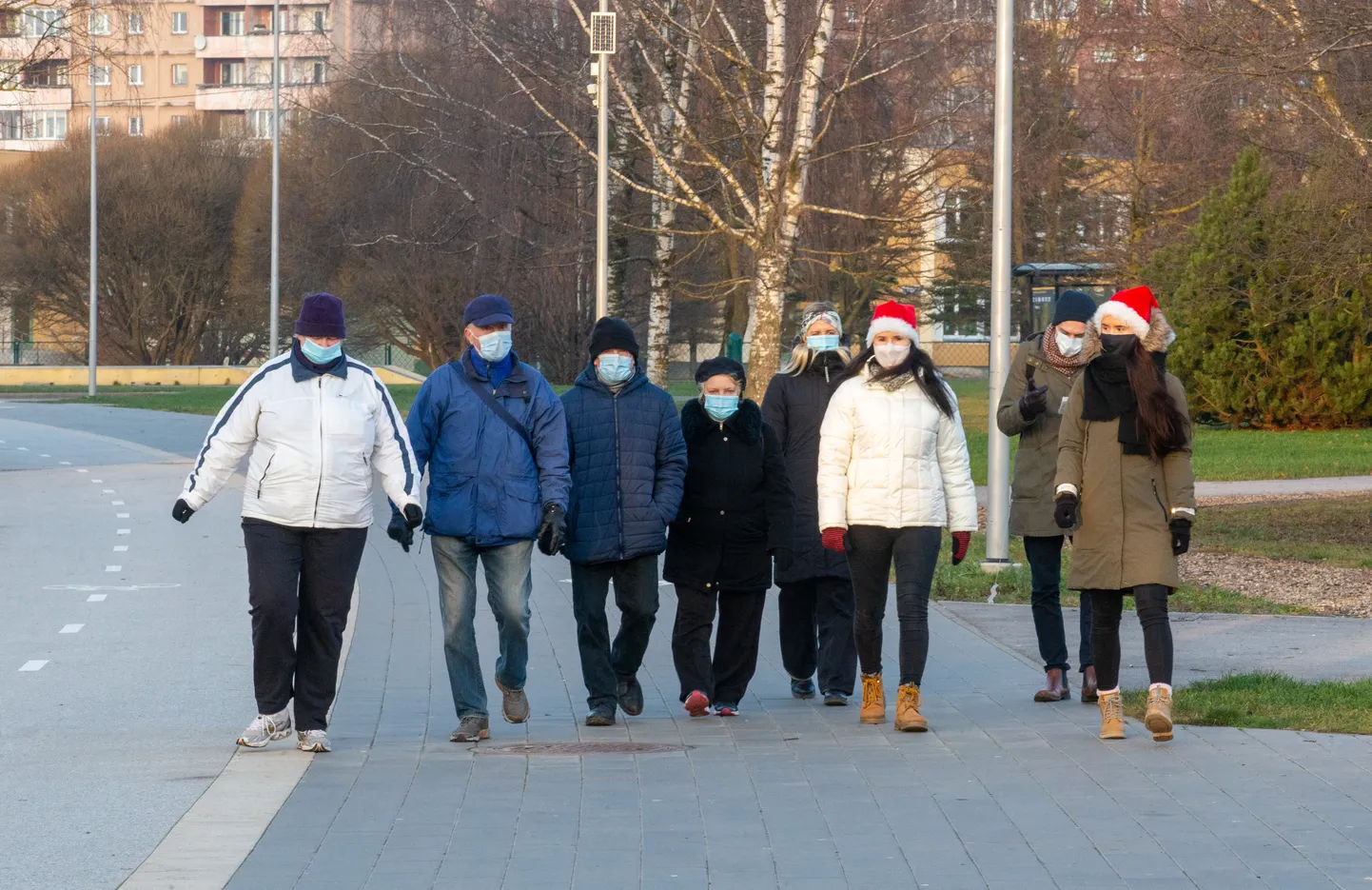 Tartu linn kutsus eakate kõnniringid ellu 2020. aasta lõpus, et vähendada inimeste üksildustunnet pühadeaegsel perioodil.