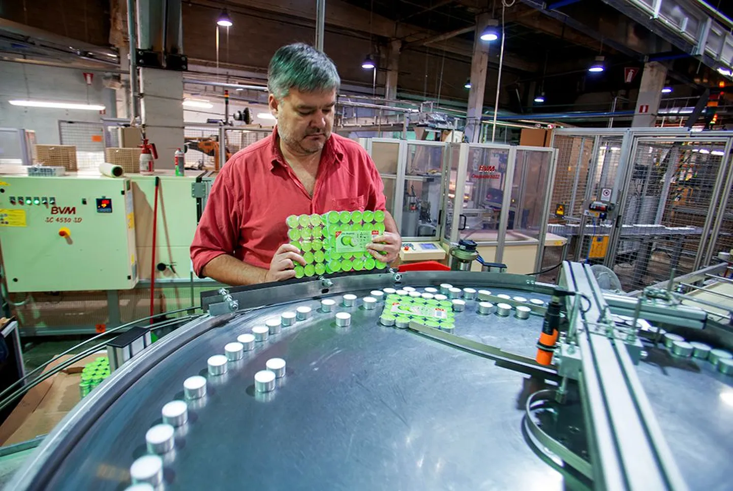 Hansa Candle’i projektijuhi Harri Juhani Aaltoneni sõnul peab ettevõte väljaspool euroliitu asuvatest riikidest sisse tooma kuni 6000 tonni parafiini aastas.