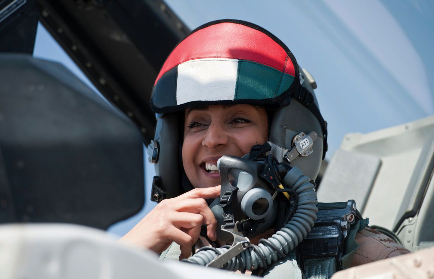 Araabia Ühendemiraatide naispiloot Mariam al- Mansouri, kes osales õhurünnakutes ISi vastu.
