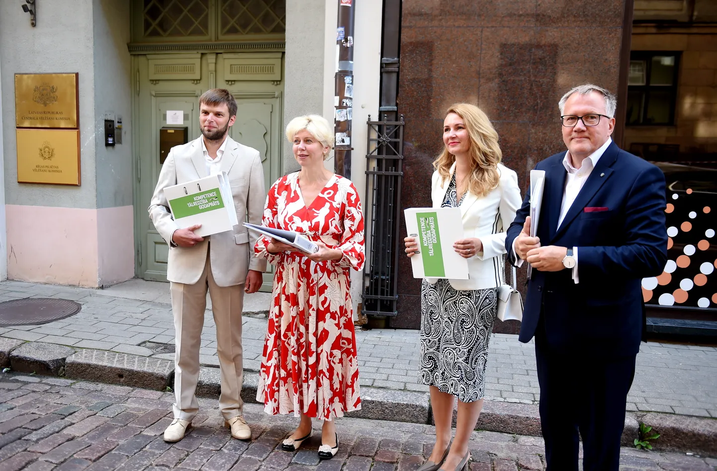 Представители "Нового Единства": лидер партии "Тукумсу и Тукумскому краю" Мартиньш Лиманскис и депутаты 13-го Сейма Анда Чакша, Инесе Либиня-Эгнере, Арвилс Ашераденс.