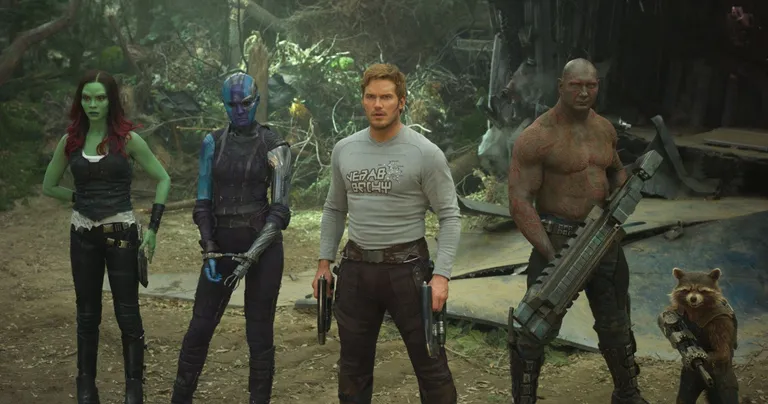 «Galaktika valvurid vol 2». Vasakult Gamora (Zoe Saldana), Nebula (Karen Gillan), Peter Quill (Chris Pratt), Drax (Dave Bautista) ja Rocket (Bradley Cooperi hääl).