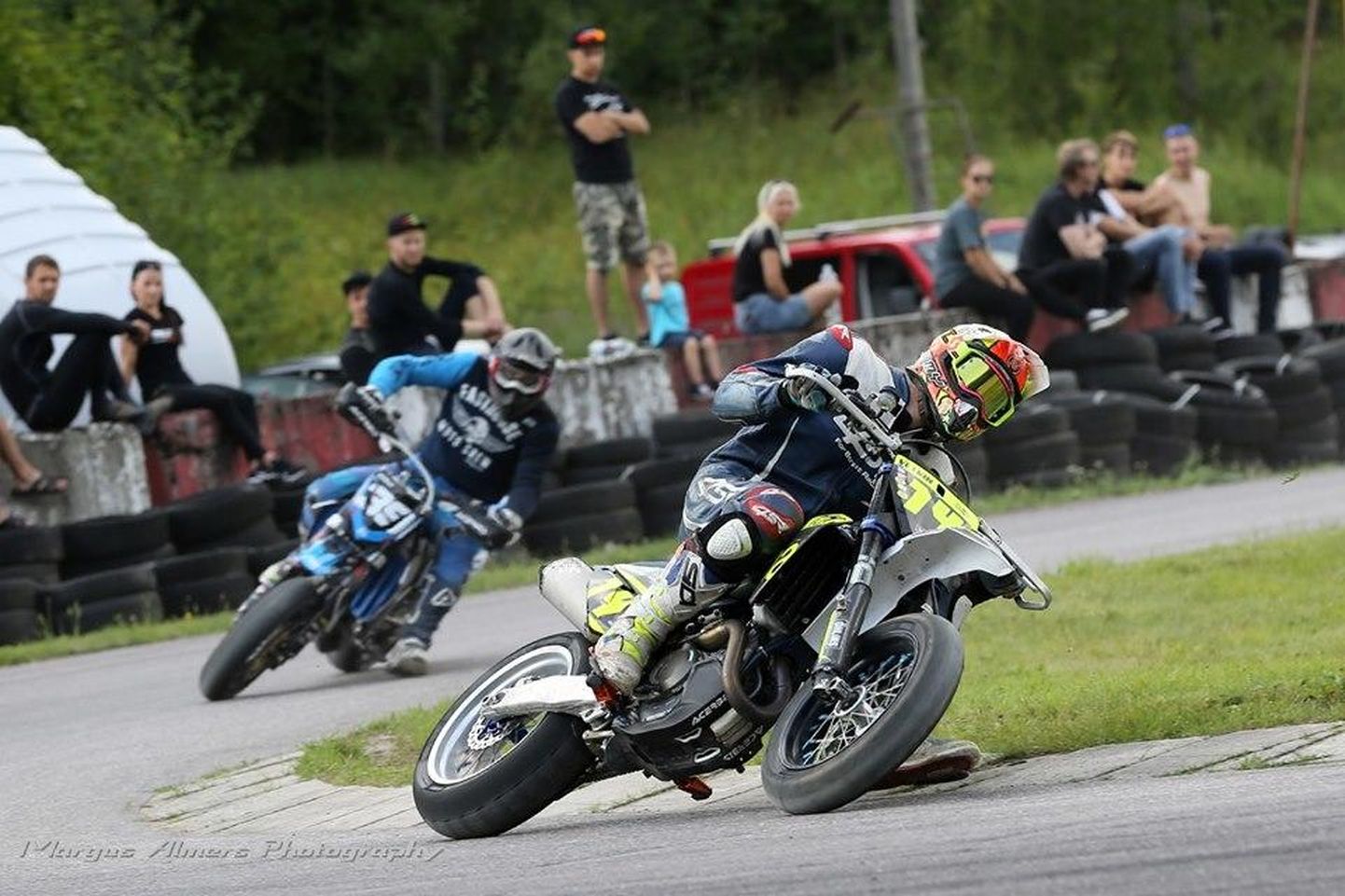 Pärnu motosportlane Alex Vetkin (nr 14) pani Sõmerpalus oma paremuse veenva ülekaaluga maksma.