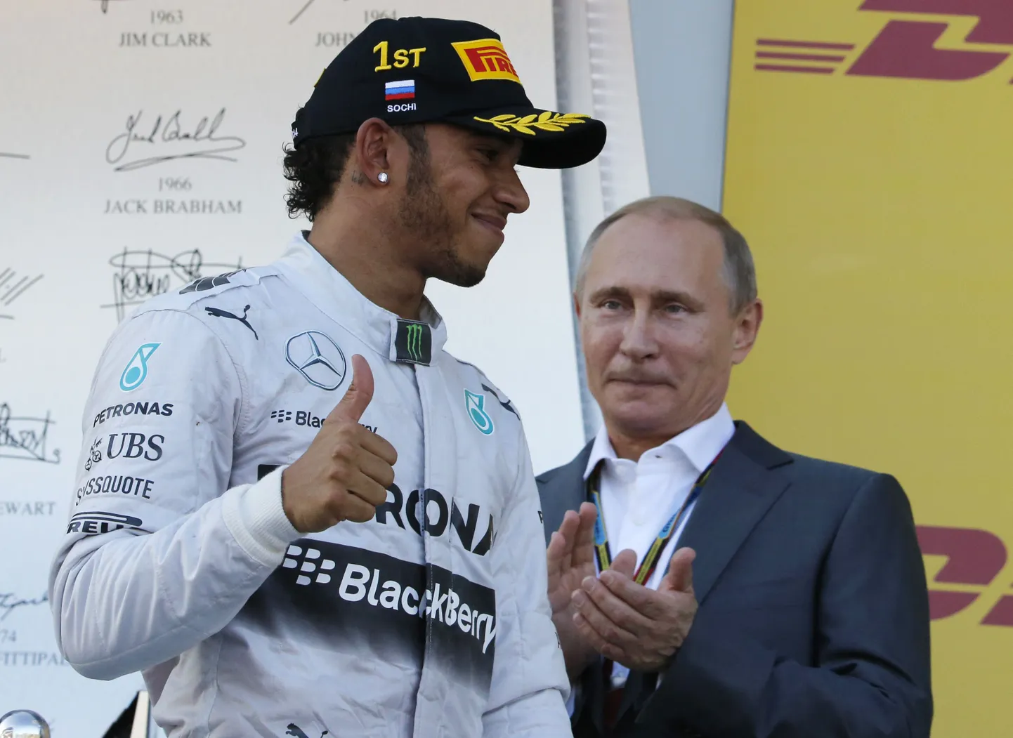 Lewis Hamilton sai Sotši etapi esikohakarika Venemaa presidendilt Vladimir Putinilt.