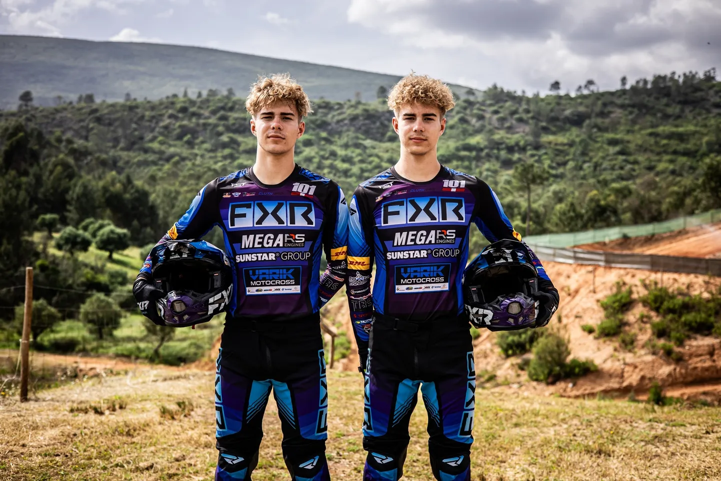 Latvijas motosportisti Daniels un Bruno Lielbārži