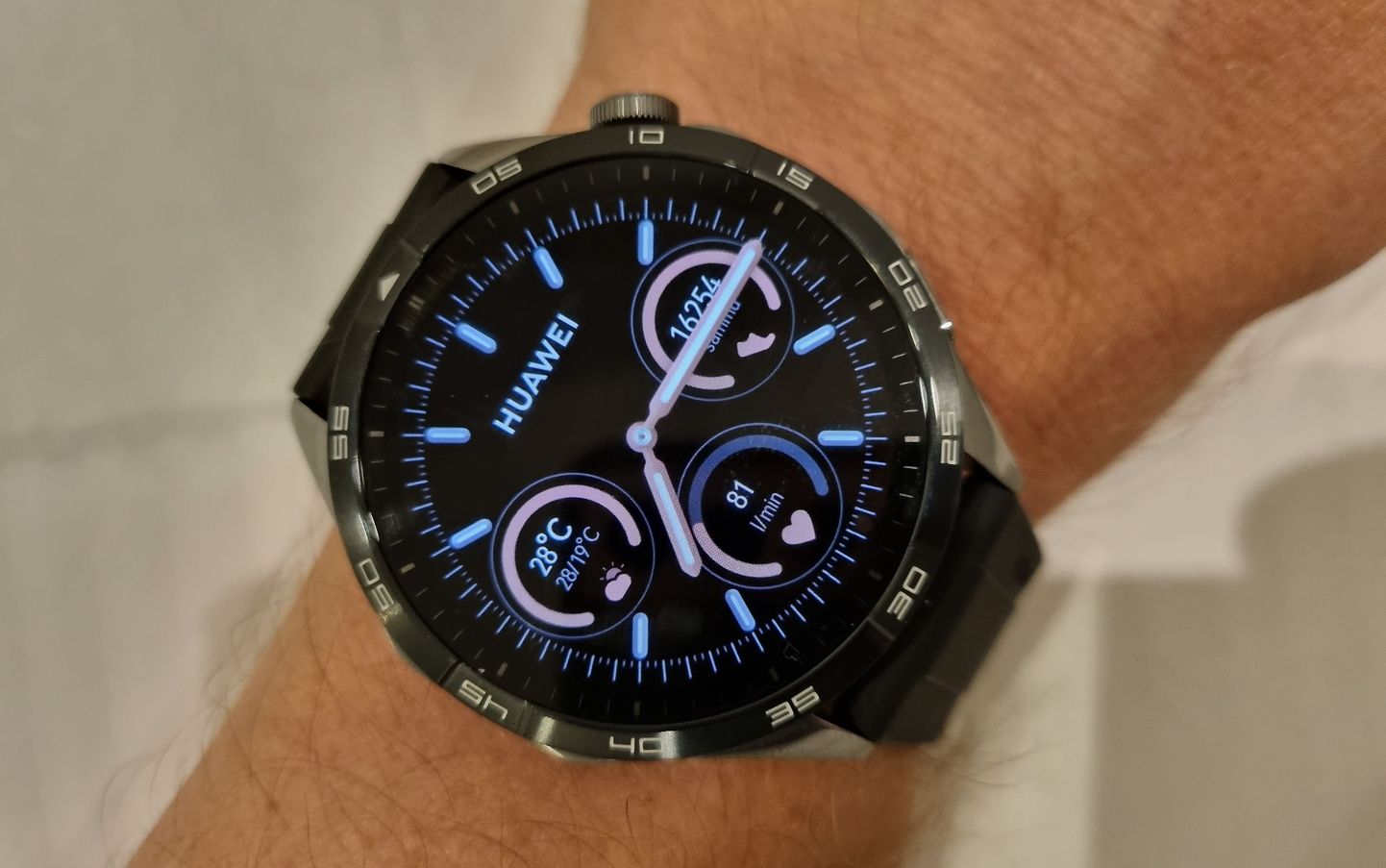 Kas petab ära? Uus Huawei nutikell Watch GT 4 on disainitud samasuguseks nagu traditsioonilised (luksuslikud) käekellad.