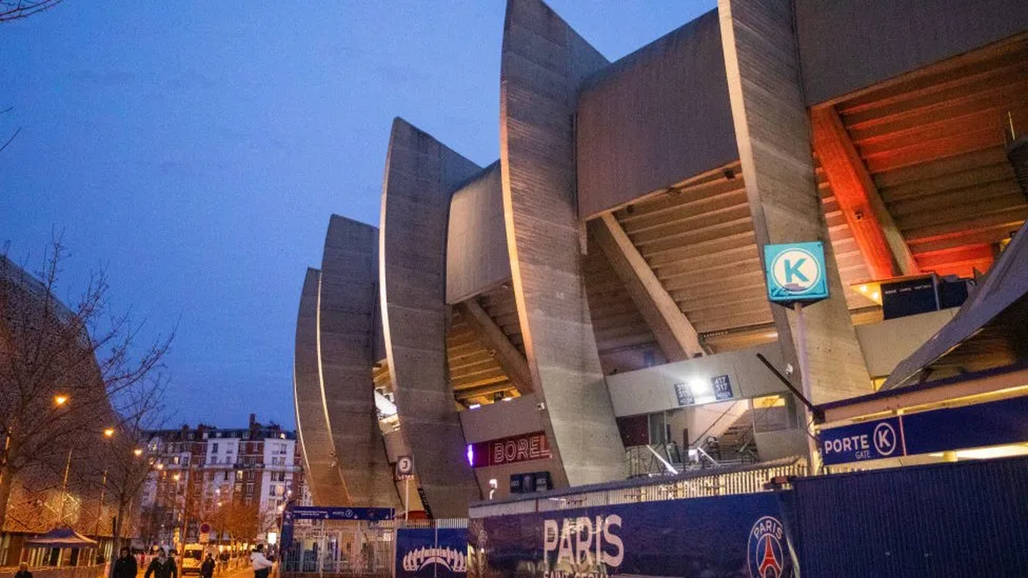 В Париже в преддверии четвертьфинала Лиги чемпионов усилена охрана стадиона.