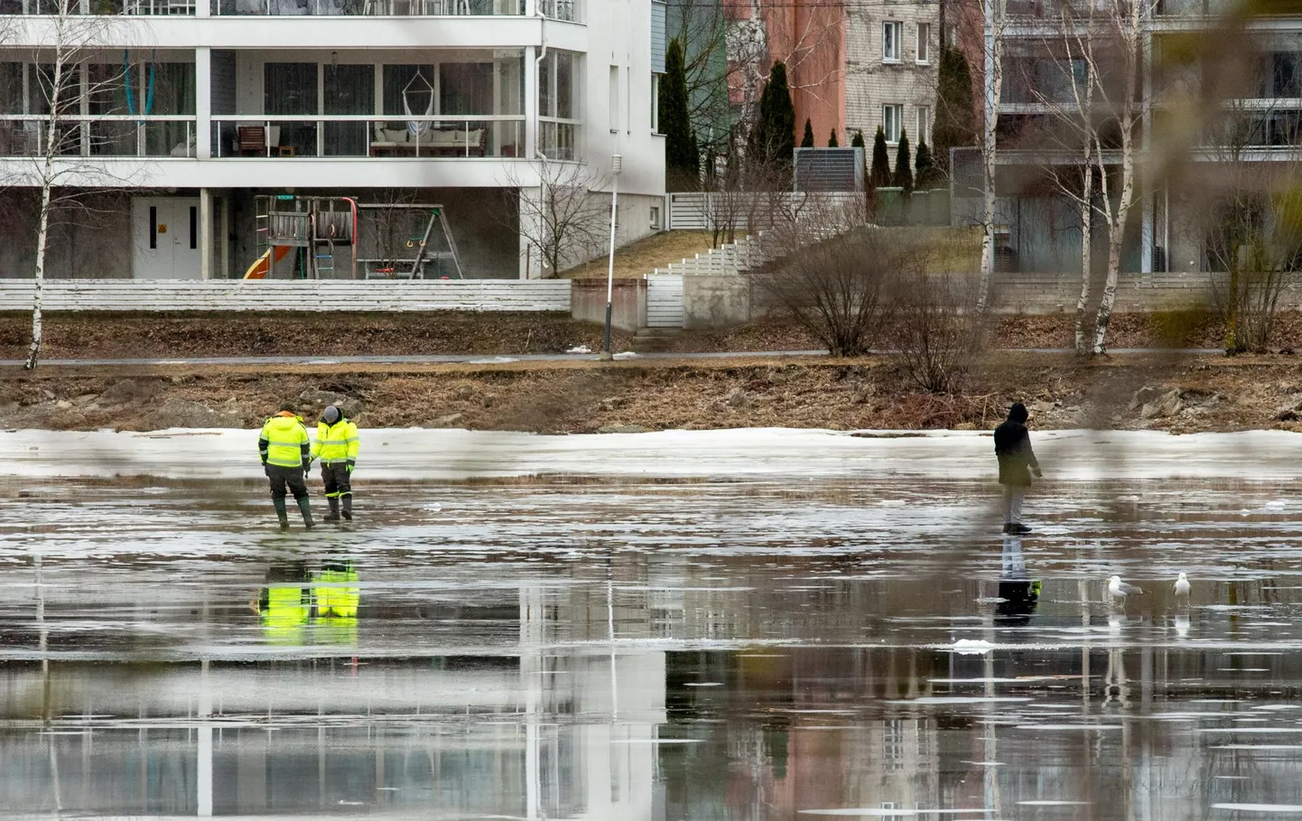 Kevadpäikesega muutuvad jääolud kiiresti, mistõttu keelatakse siseveekogudel jääle minna.