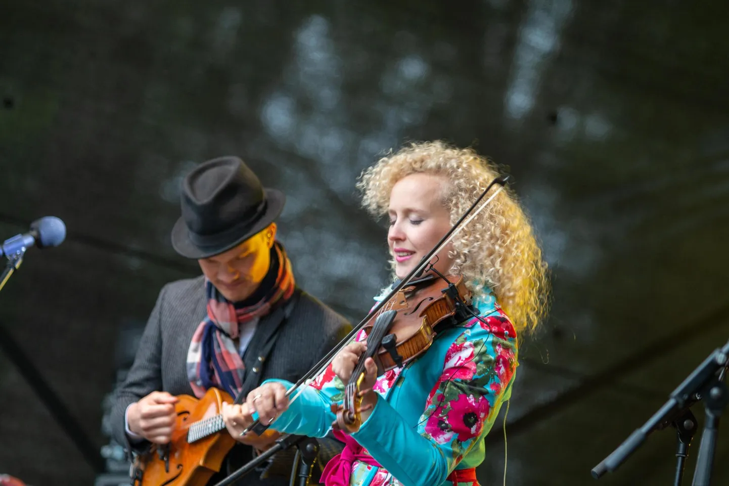 Curly Strings esineb juubeli puhul eemal tõmbekeskustest, et inimesed läheks Eestit avastama.