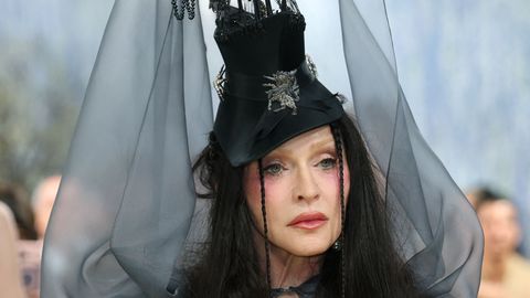 VIDEO ⟩ Vaatamine omal vastutusel! 67-aastane Madonna jahmatas fänne eriti paljastavas riietuses