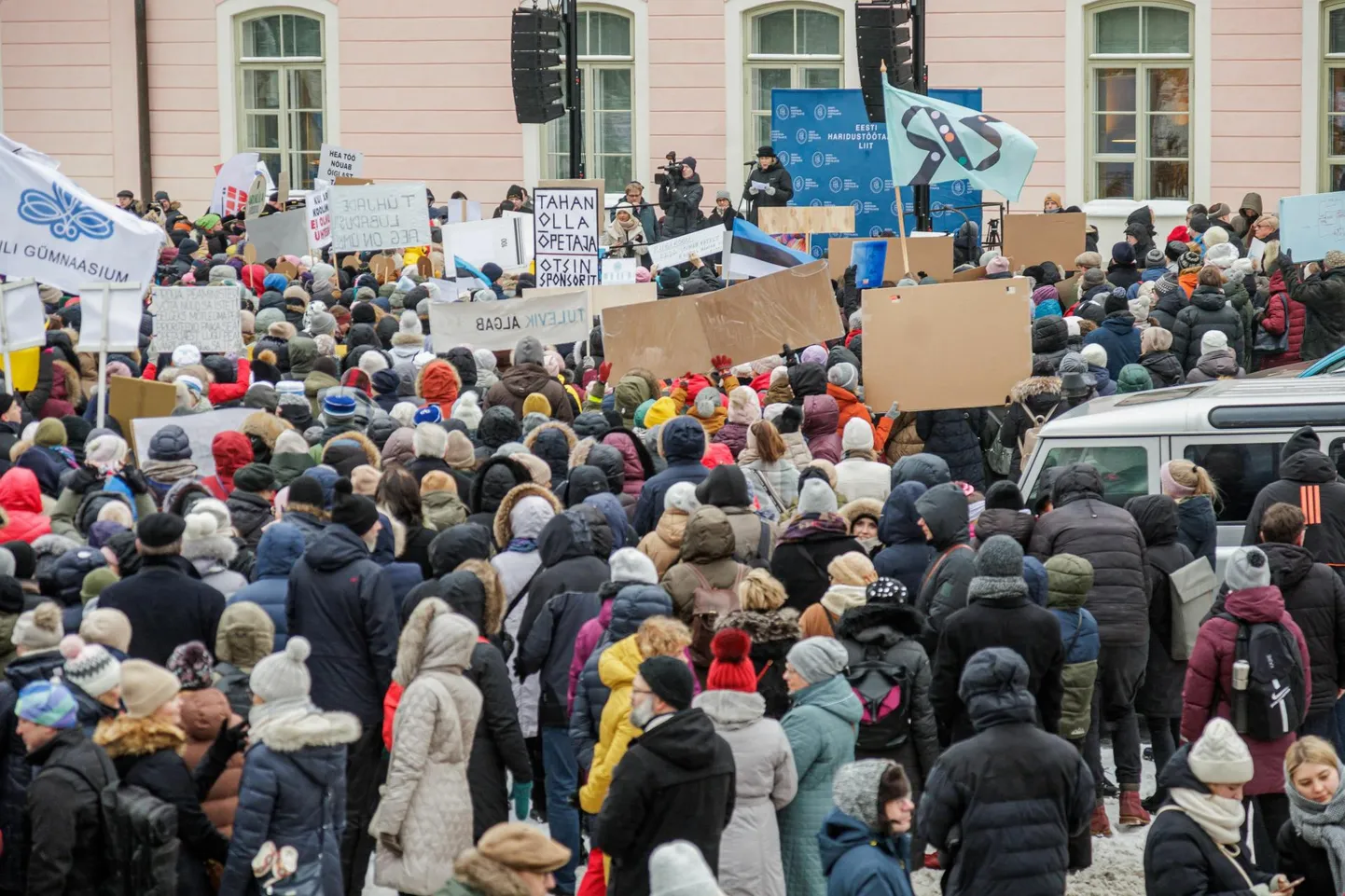 22. jaanuaril korraldasid haridustöötajad Tallinnas riigikogu ees meeleavalduse.