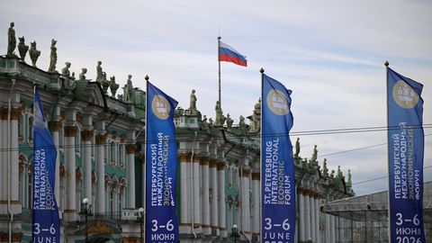 Hommikuse droonihäire põhjustas Ukraina «tervitus» Peterburi majandusfoorumile