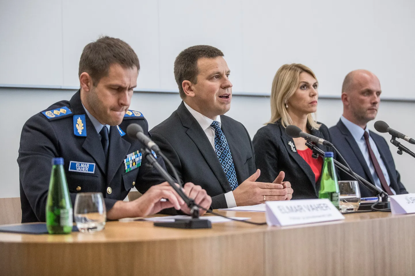 Пресс-конференция на тем ошибки в системе безопасности ИД-карты.