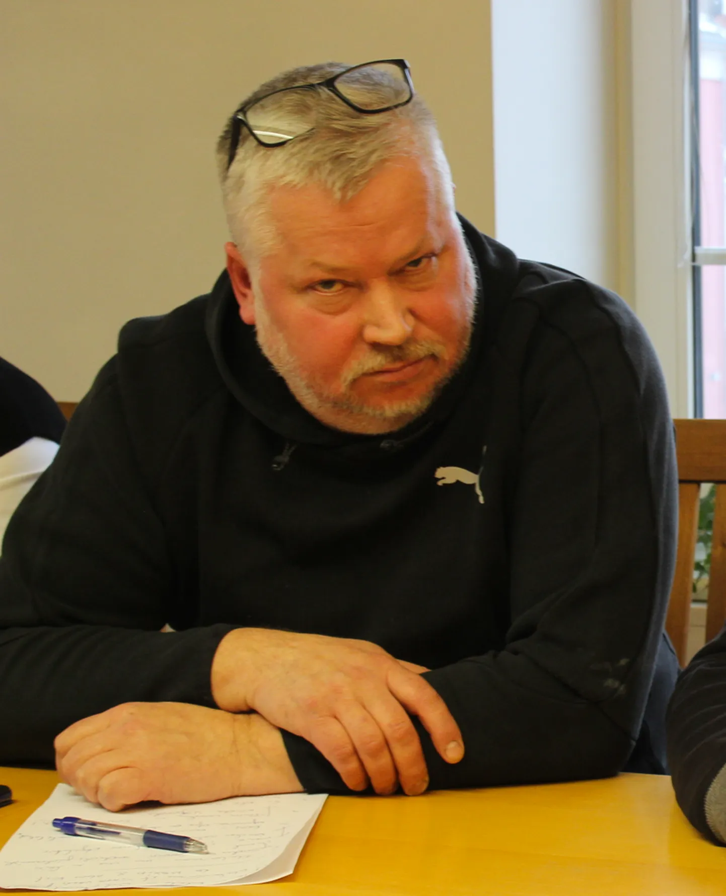 Heiki Hallik Tapa vallavolikogu istungil.