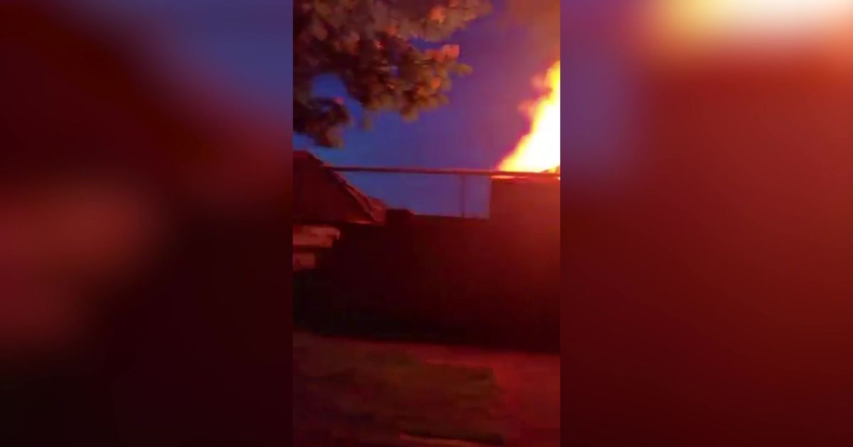 VIDEO⟩ Russian troops fire at a settlement in Ukraine with phosphorous ammunition – Klik