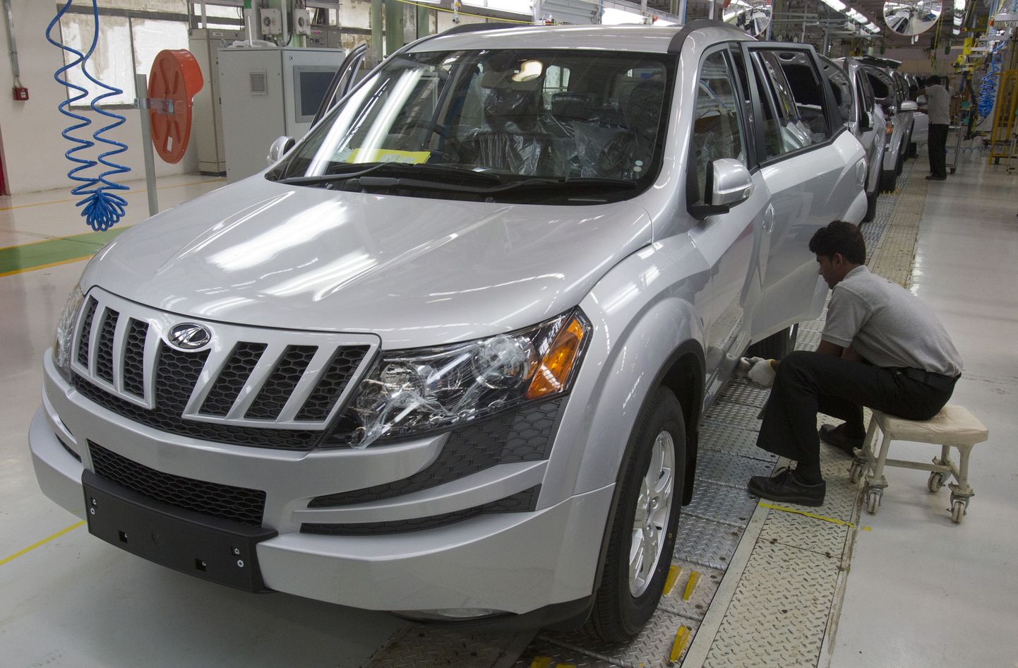 Mudel XUV 500 koosteliinil Mahindra & Mahindra tehases Chakani linnas Indias.
