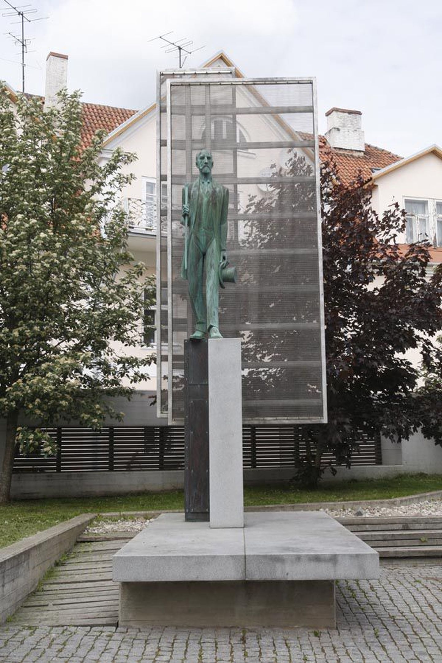 Tartus on juba Jaan Tõnissonist monument ja sügisest peaks mälestuskivi tähistama ka Tõnissoni sünnikohta Viljandi vallas.