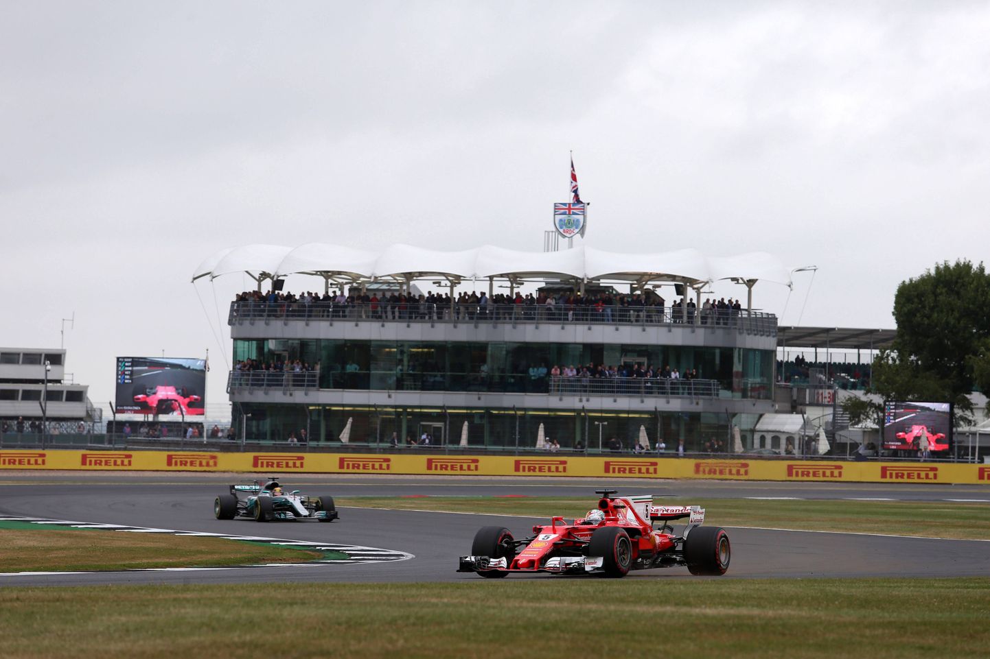 Vettel ees, Hamilton järel - hooaja teises pooles pole sellist vaatepilti palju näha olnud.