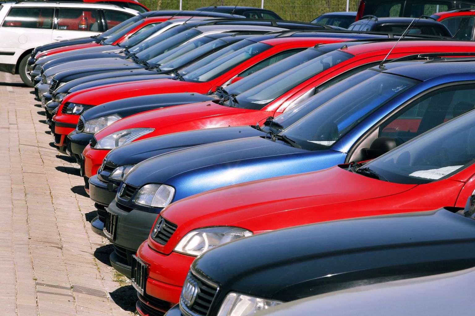 Kontrollida tasub, kes tegelikult autot müüb – ettevõte või eraisik. Sellest sõltuvad ostja võimalused tegutseda pretensioonide korral.