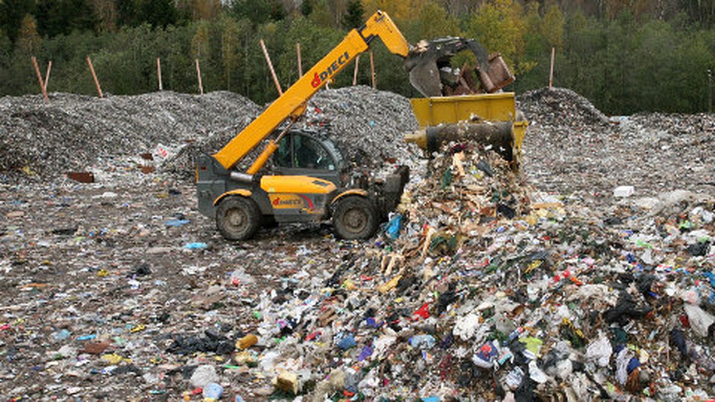 Kui Ecocleaner üle viie aasta tagasi Sillamäe prügilas jäätmetehase rajamist alustas, loodeti siin hakata Kunda tsemenditehase jaoks jäätmekütust tootma. Ent projekt ebaõnnestus ning nüüd nõuab keskkonnainvesteeringute keskus ettevõttest tagasi sadu tuhandeid eurosid.