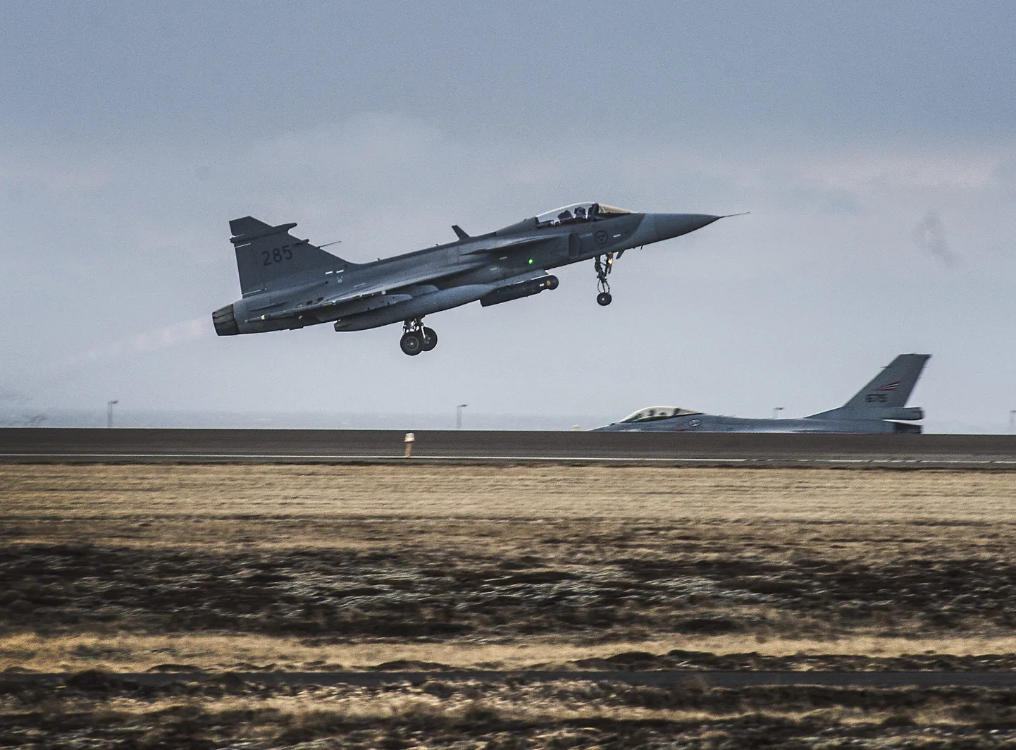 Rootsi õhujõudude JAS Gripen hävituslennukid.