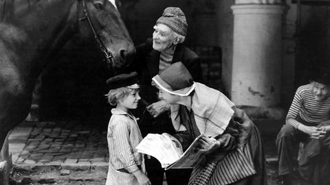 TESTS ⟩ Vai tu zini, kā sauc šīs latviešu filmas?