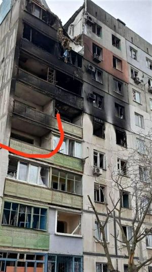 Jevgenia kodulinn Mariupol ja põlenud korter.
