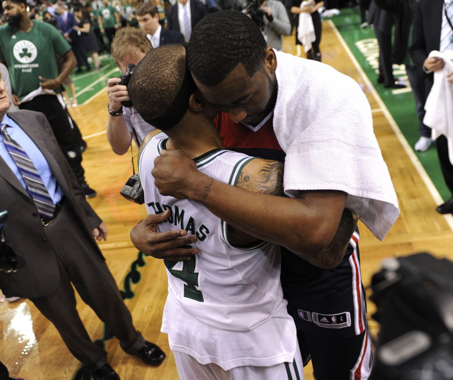 Boston Celticsi mängujuht Isaiah Thomas (4) ja Washington Wizardsi mängujuht John Wall (2).