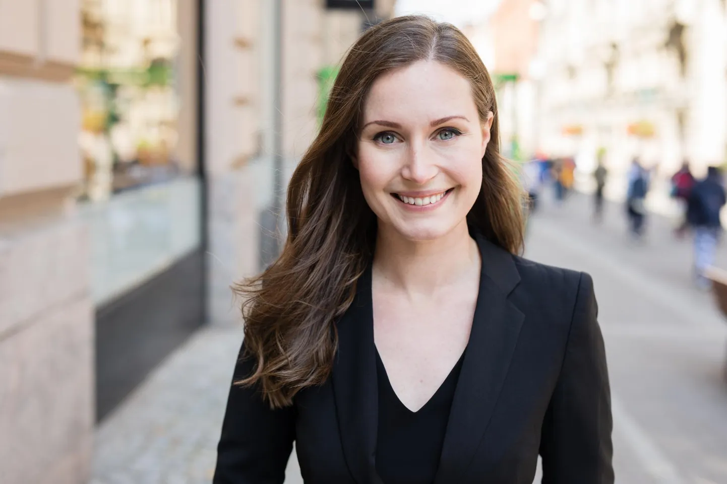 Soome peaminister Sanna Marin on põhjanaabrite kõigi aegade noorim. Lisaks leidub selle julge naise elus muudki põnevat, vikerkaarevärvi päritoluperest julgete sõnavõttudeni poliitikas.