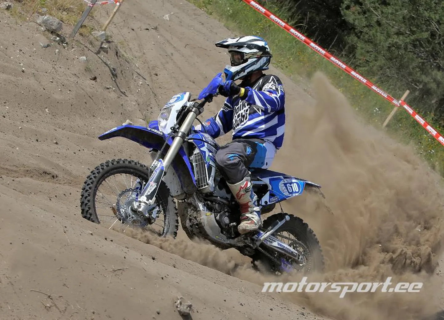 Paikuse motoklubi eestvedaja Toivo Nikopensius kihutas Leedu kestuskrossil kolmanda auhinna vääriliselt.