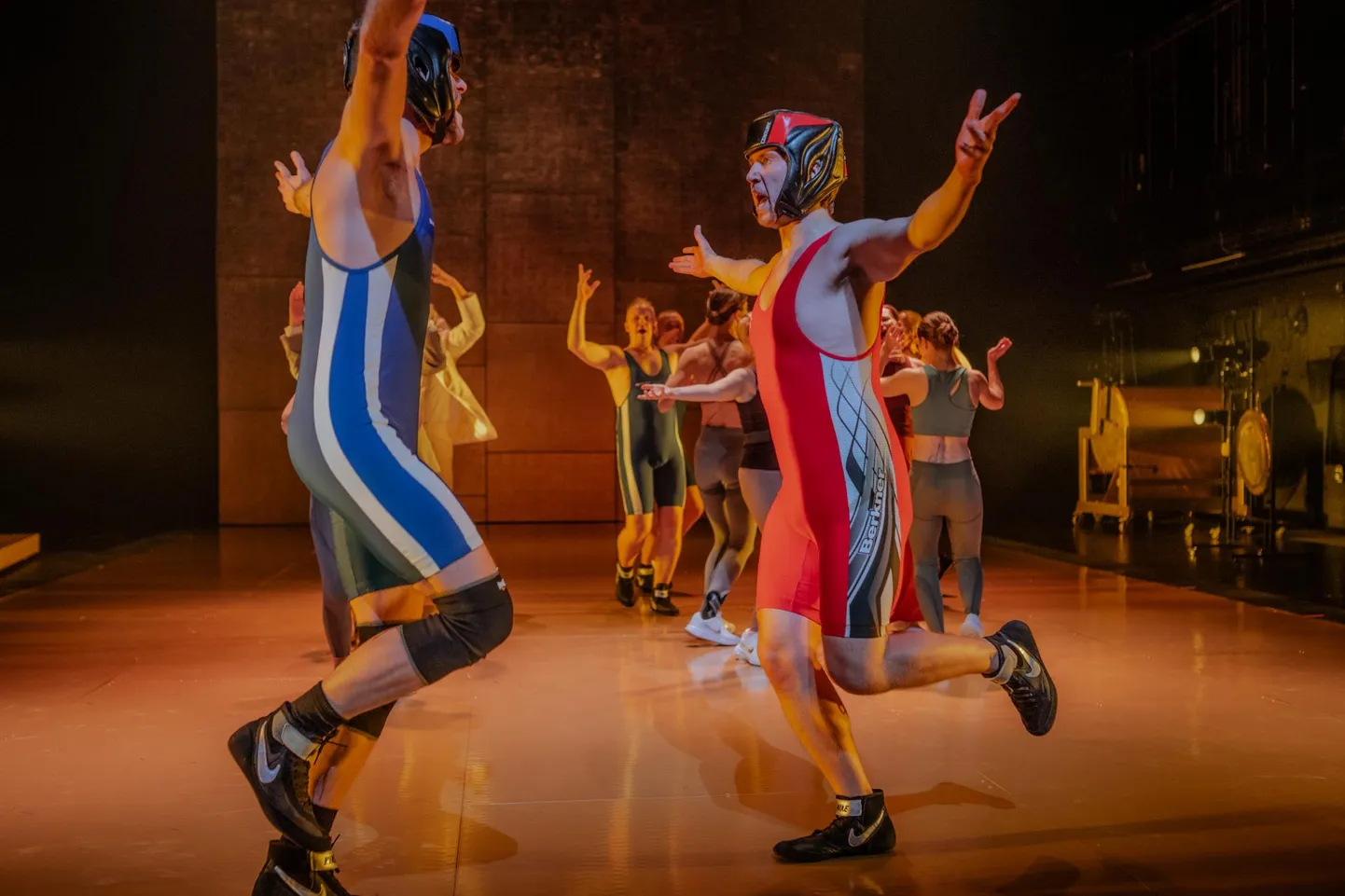 Stseen lavastusest «Vend Antigone, ema Oidipus».