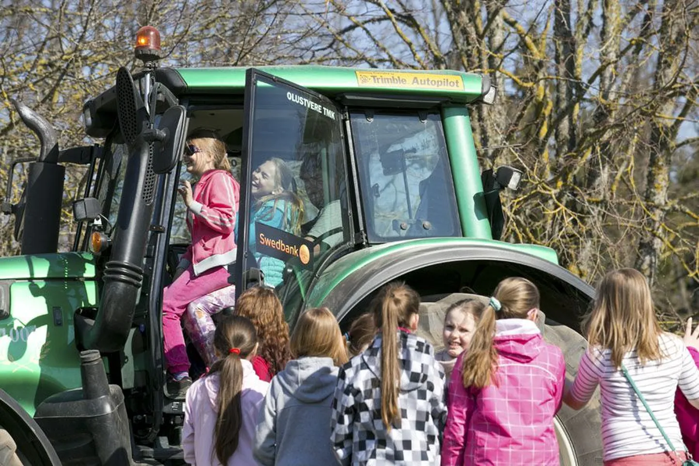 Traktorisõidust lõid Valga põhikooli neljanda klassi laste näod naerule.