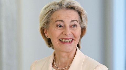 Leiena vienā dienā iztur divus uzticības balsojumus