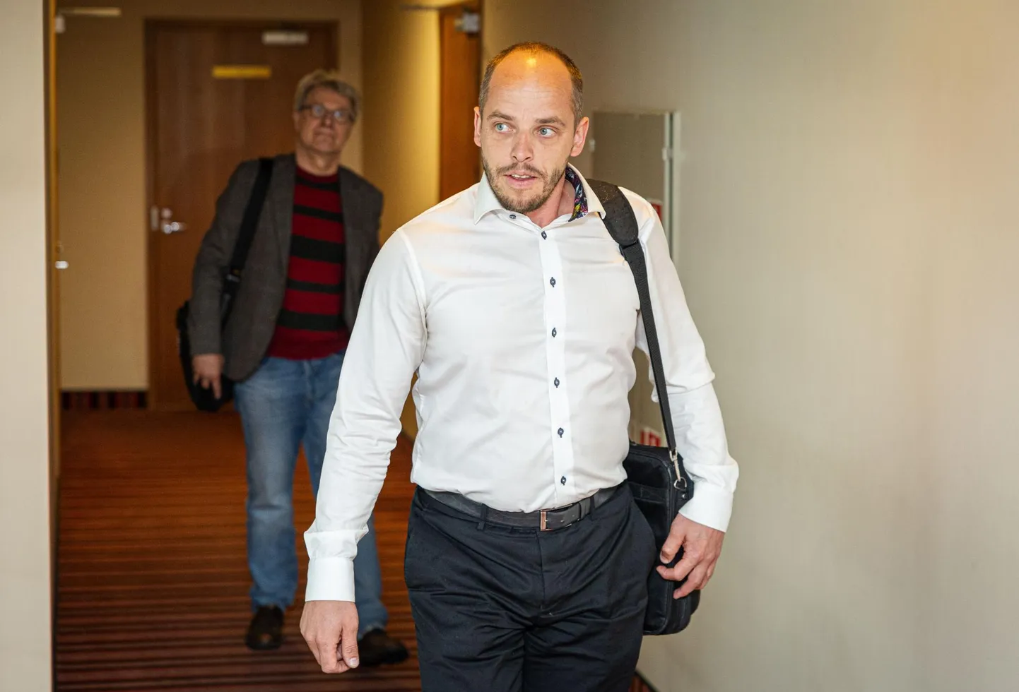 ERKi esimehe Silver Kuusiku (esiplaanil) sõnul ei tulnud Jaak Valge (tagumine) tegu erakonnale kindlasti kasuks.