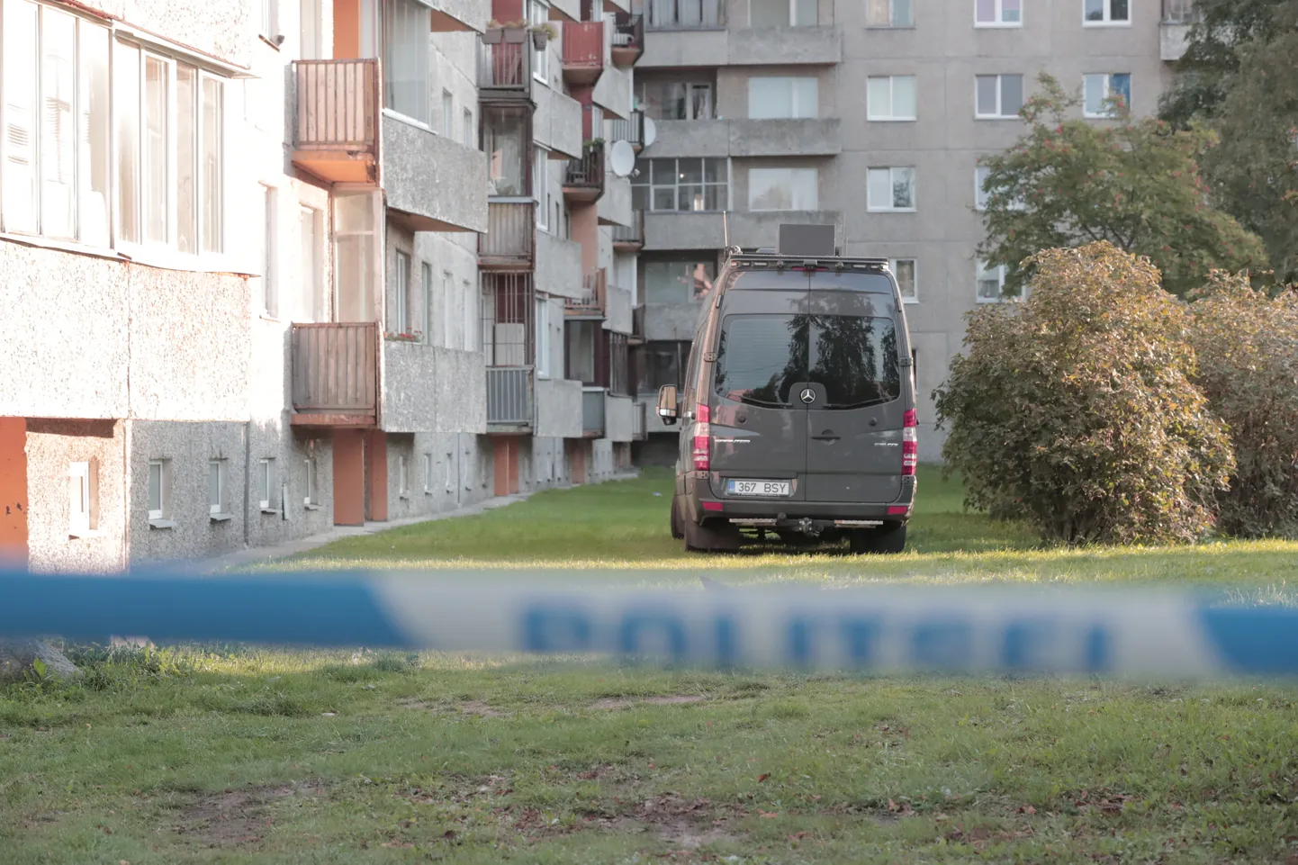 Hommik Õismäe tee 64. Kapo lõpetamas menetlustoimingut.