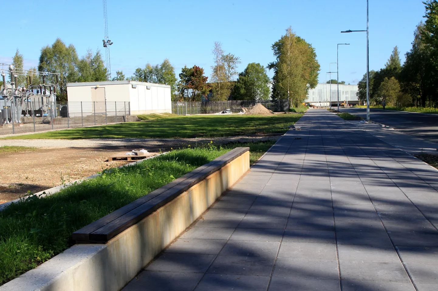 Roosi tänav sai kogu pikkuses 3,5 meetri laiuse promenaadi.