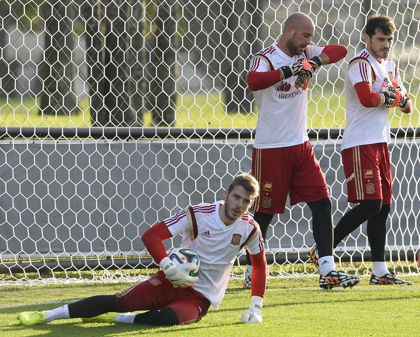 Hispaania väravavahid Iker Casillas, (paremalt), Pepe Reina ja David De Gea.