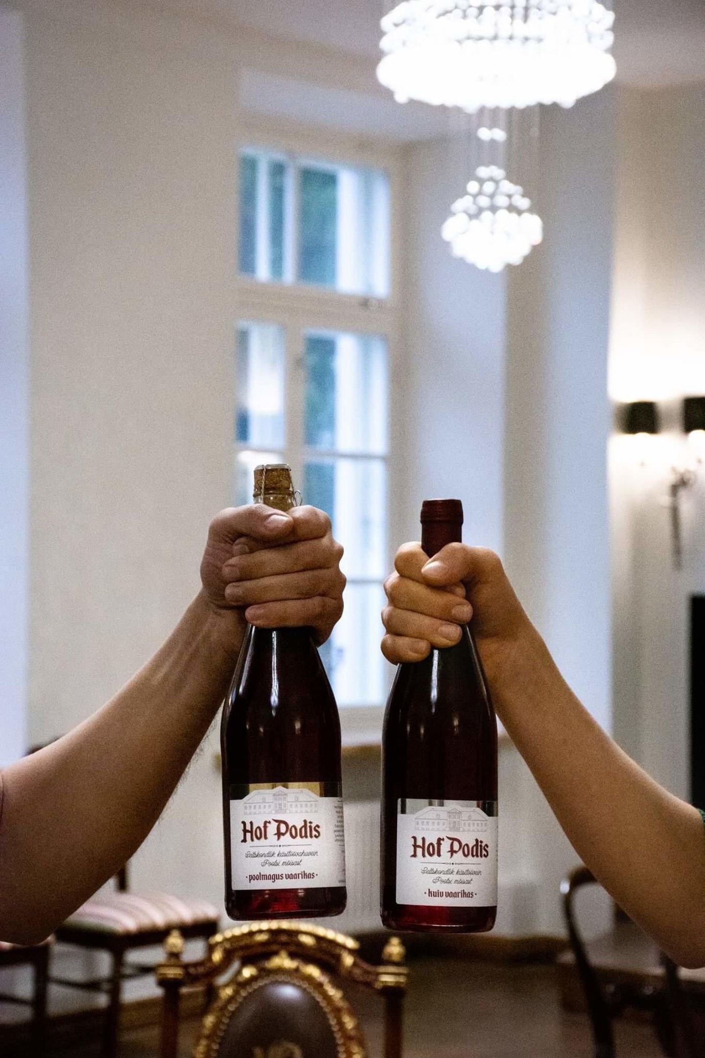 Pootsi veinimõis osaleb konkursil tarbijate armastatud Hof Podise vaarikavahuveini ja kuiva vaarikaveiniga.