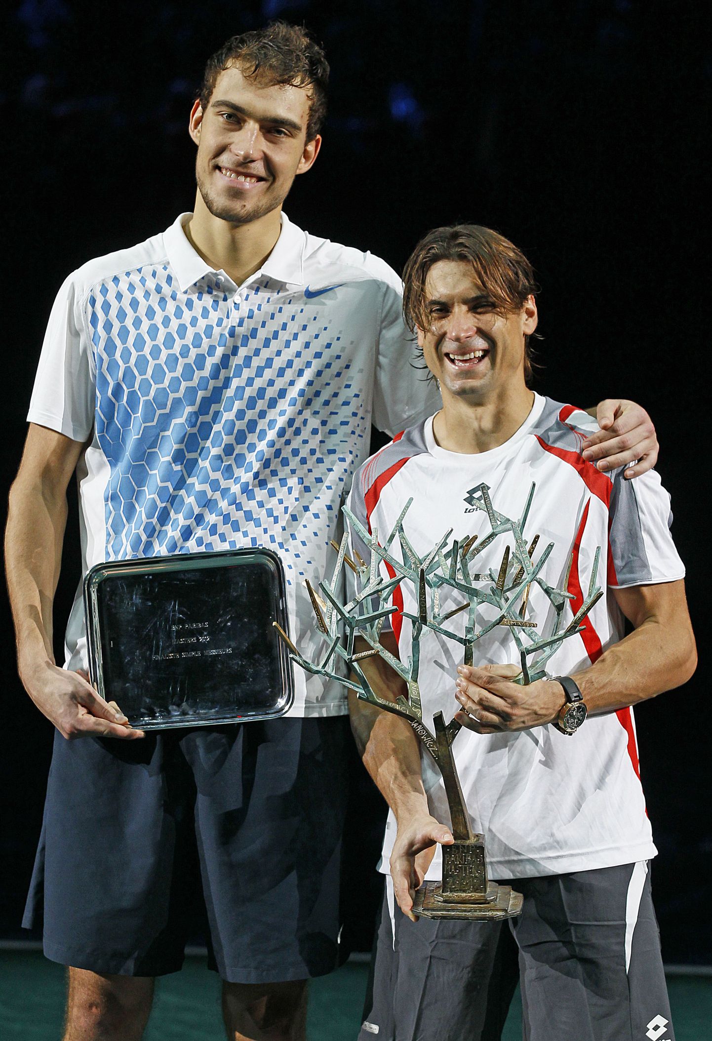 David Ferrer (paremal) alistas Pariisi turniiri finaalis Jerzy Janowicz.