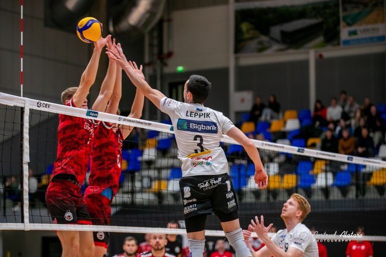 Euromängu tarbeks tuli Tartu Bigbankil tellida ka uus võrk, kus oleks peal CEVi ja CEV Volleyball Challenge Cup'i logod.