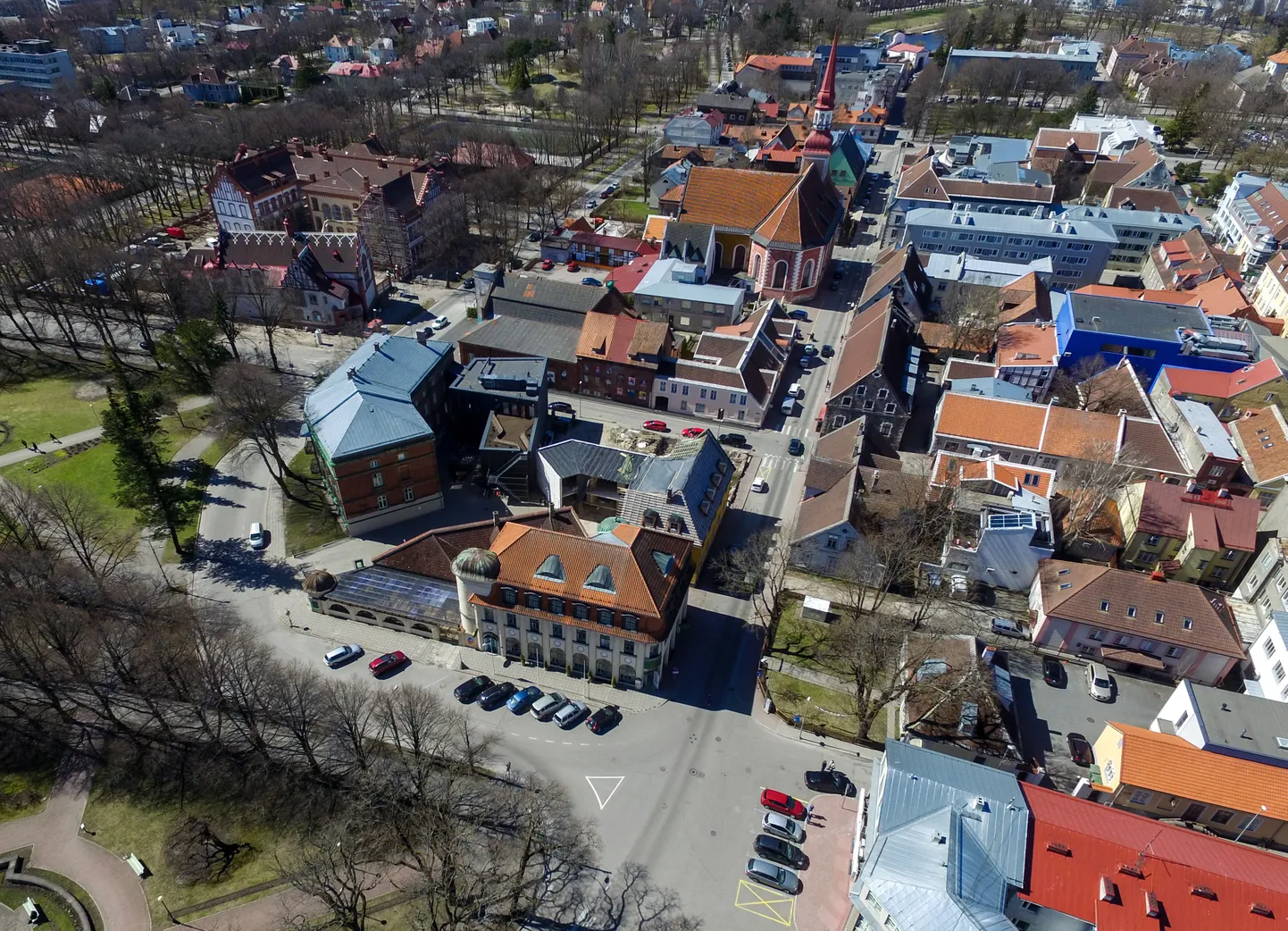 Pärnu koolide 6.–9. klasside võistkonnad osalesid Pärnu kesklinnas orienteerumismängul. Foto on illustreeriv.